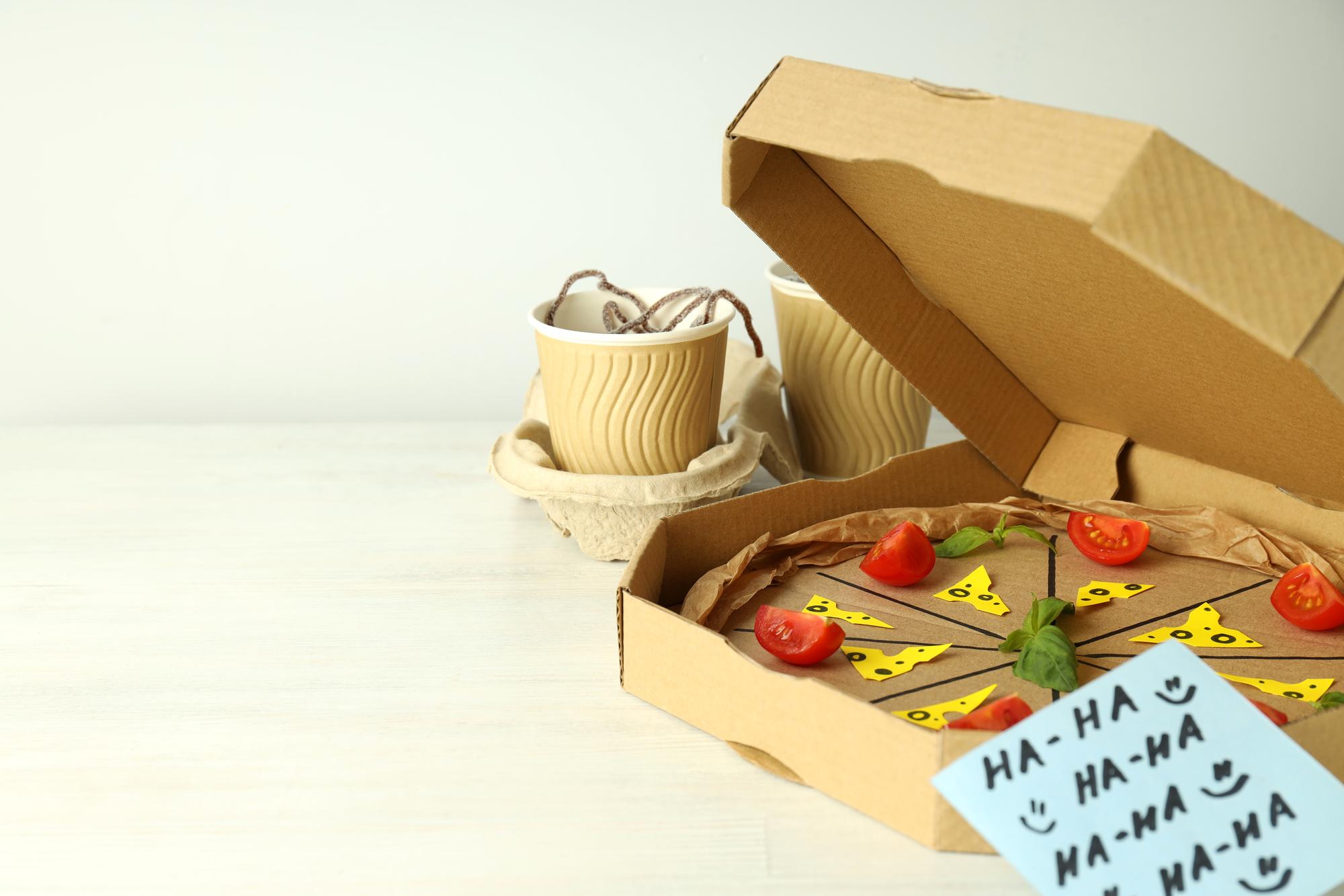 Vorschau Paketboxen auf Tisch
